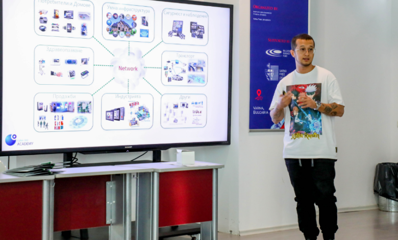 Симеон Нгуен обучава студенти по киберсигурност