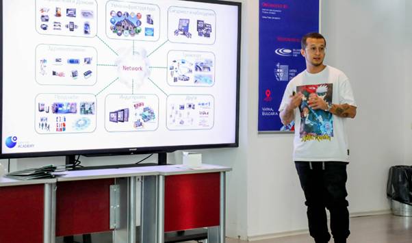 Симеон Нгуен по време на обучение на корпорации